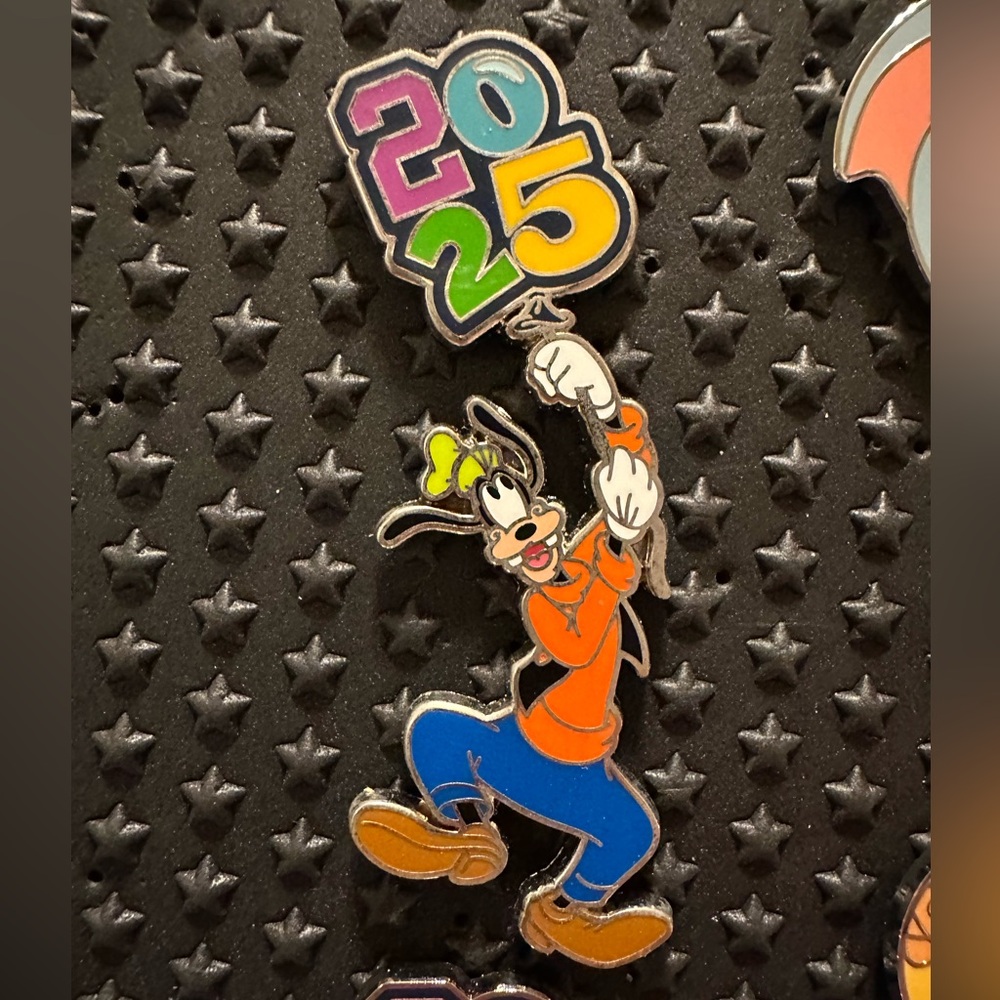 ✨3 for $32✨ Goofy 2025 Balloon Pin